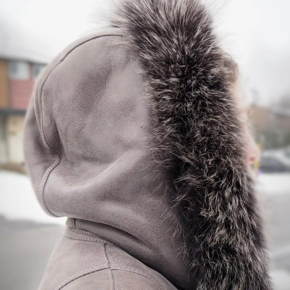 Hooded sheepskin coat with lush silver fox fur trim - Picture 13 of 13